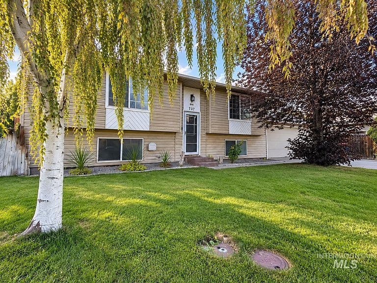 737 Academic Dr photo 2
