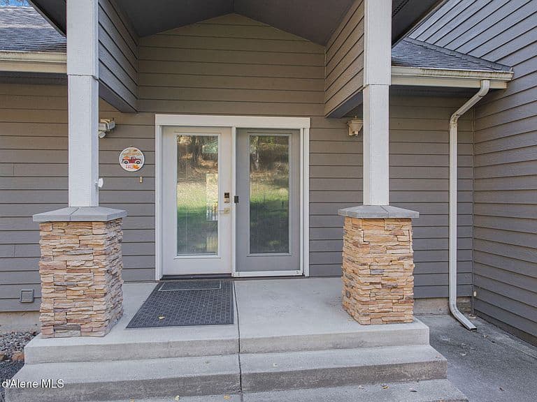 1157 Elm Dr photo 4