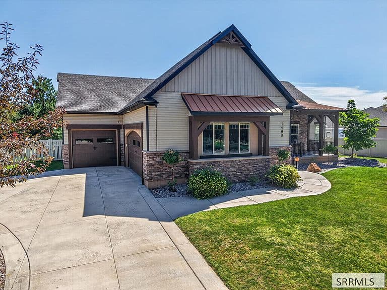 1408 Stoneridge Dr photo 2