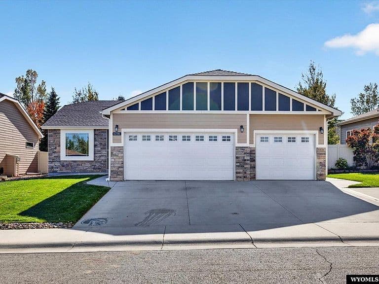 6196 Coronado Dr photo 2