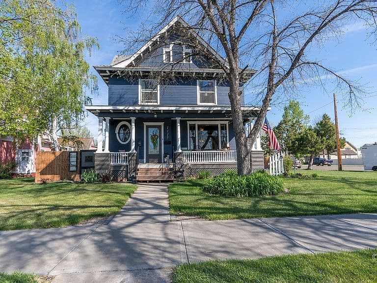 1117 Pleasant St photo 1