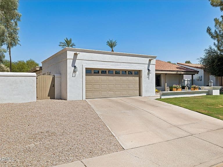 8655 N FARVIEW Drive photo 5