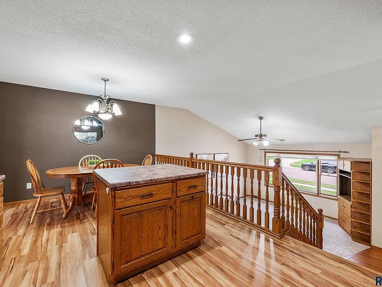 319 Hagemeyer Dr photo 5