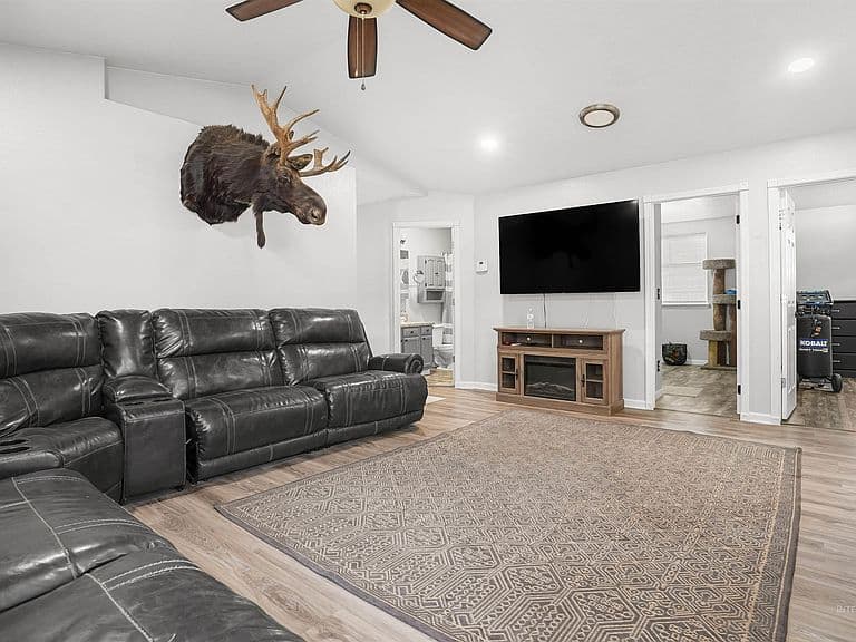 1238 Inca Dr photo 2