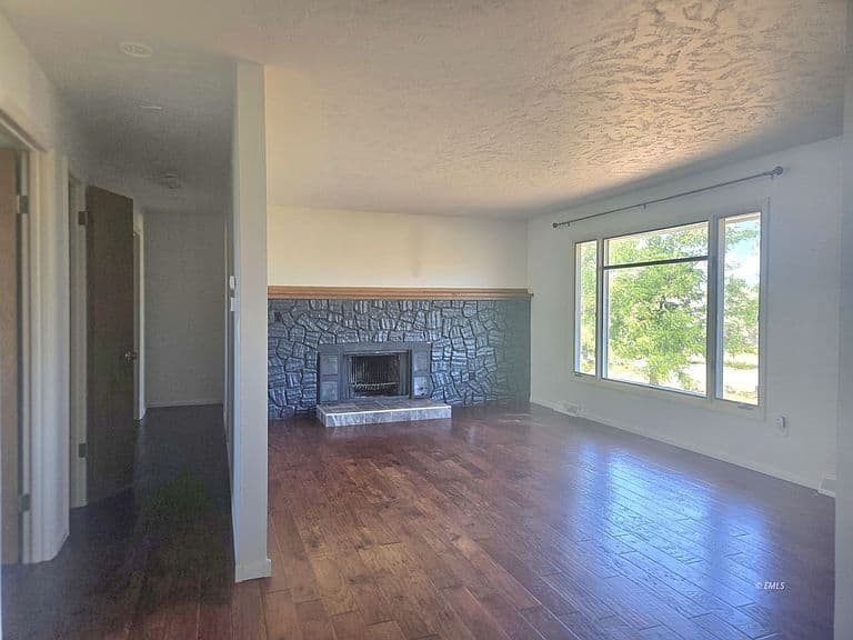 165 Sunset Dr photo 3