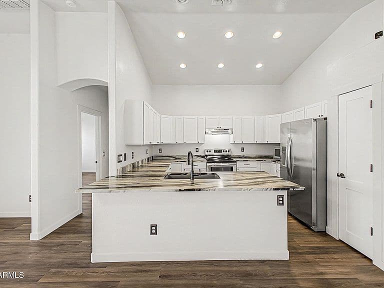 45592 W RAINBOW Drive photo 4
