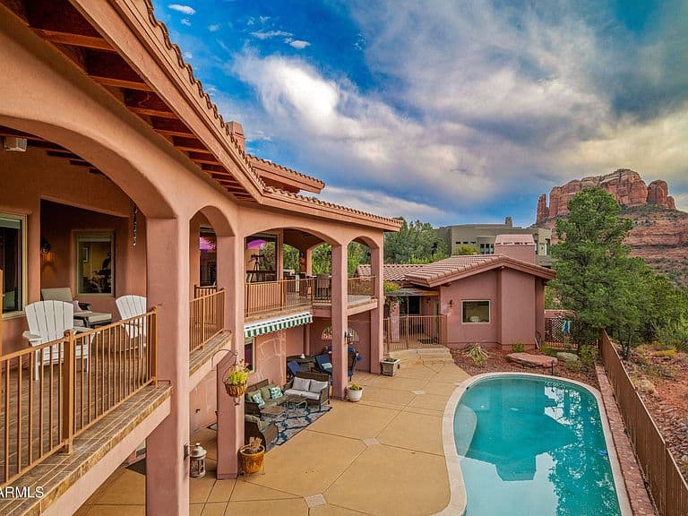 225 Scenic Drive photo 1