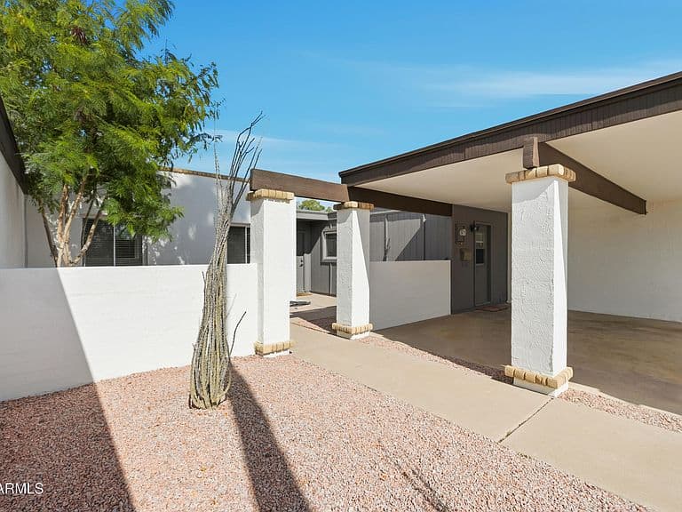 1706 E Gaylon Dr photo 2