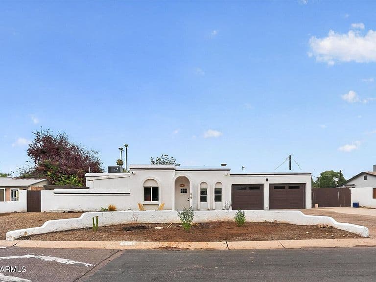 2334 W AUGUSTA Avenue photo 1