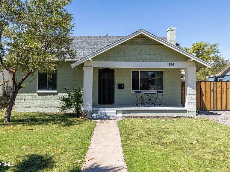 1834 N MITCHELL Street photo 1
