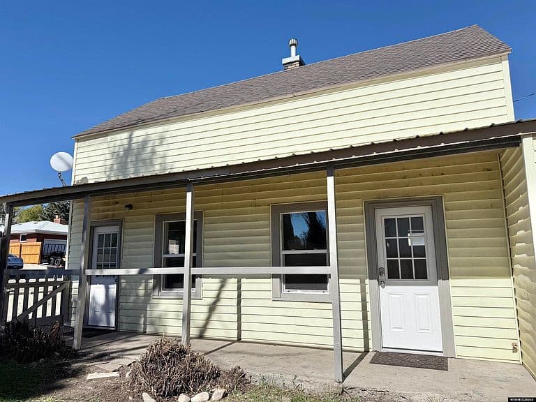 610 Cedar Ave photo 1