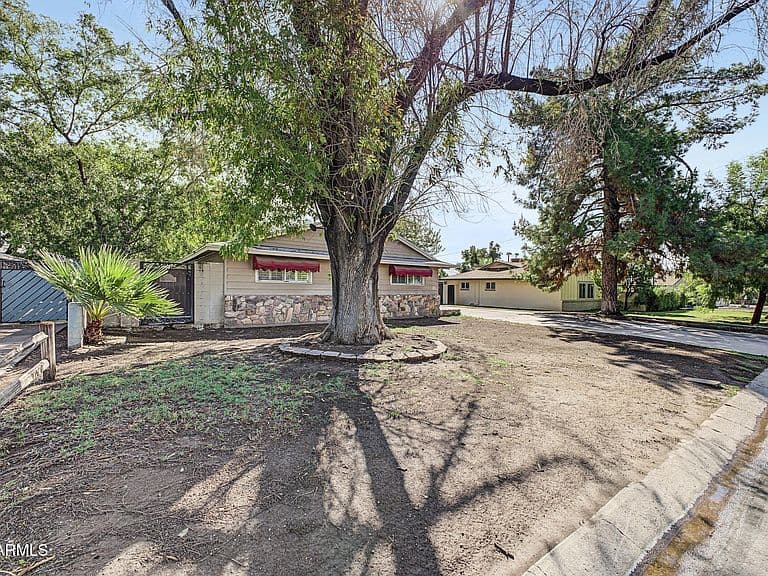 6319 N 13TH Place photo 4