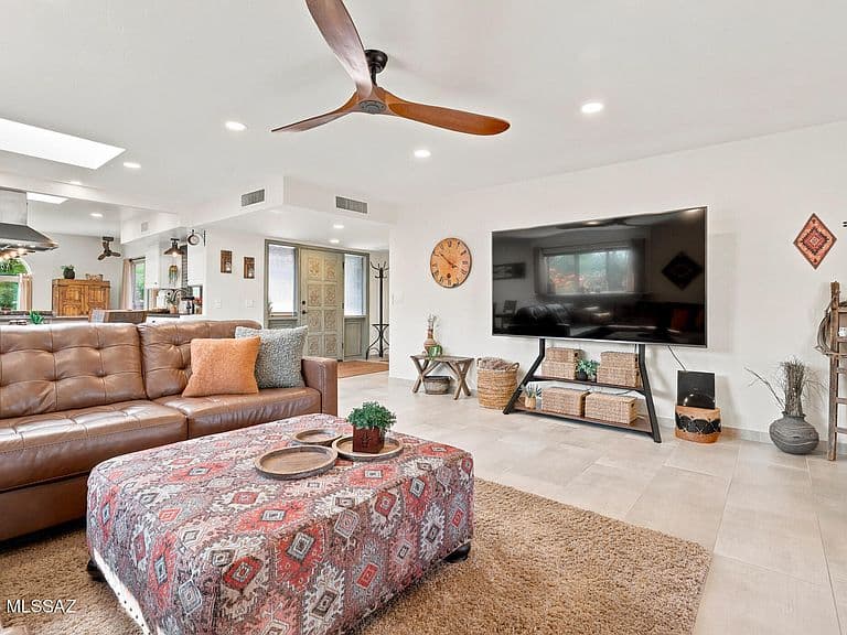 735 W Camino Del Poso photo 5