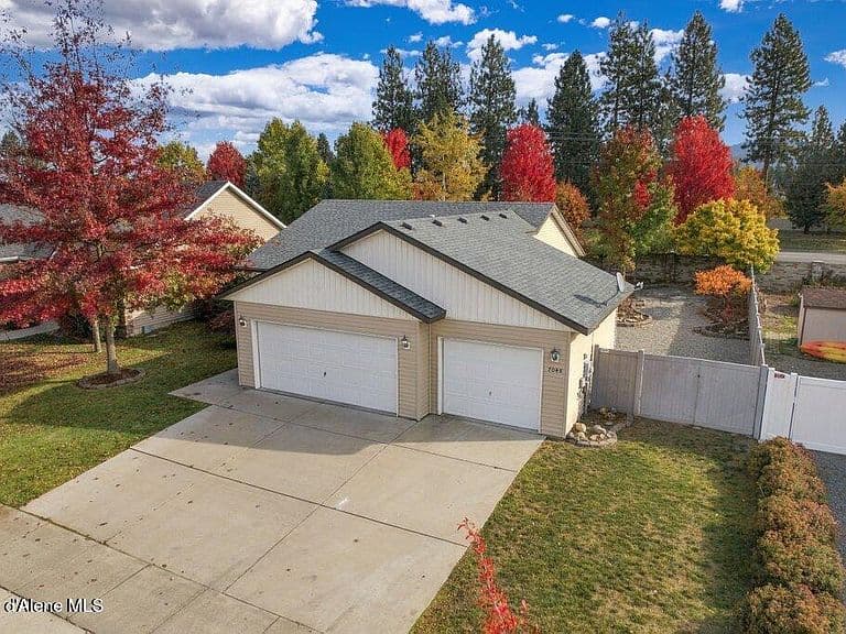 7048 N Epervier Ln photo 3