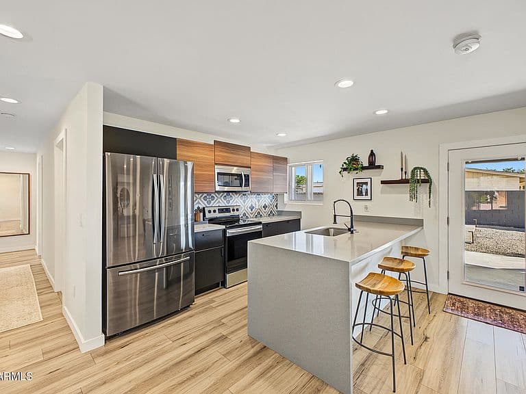 1203 E MARNY Road photo 2