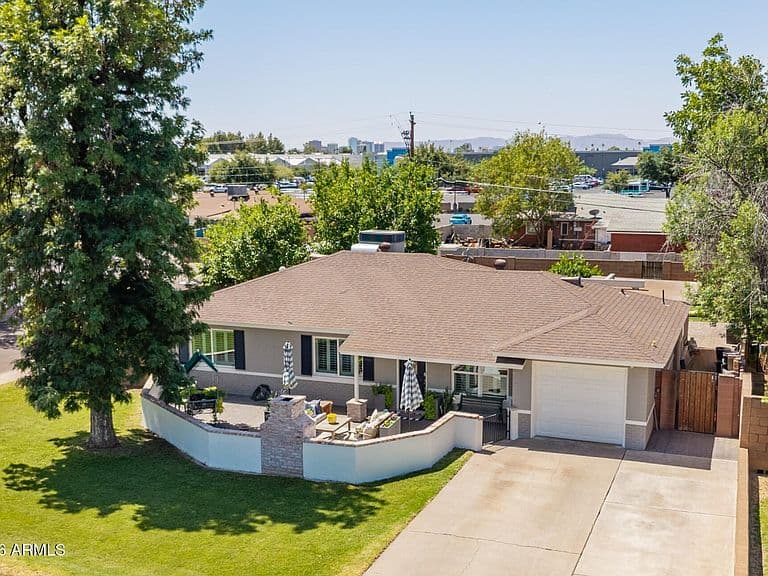 1603 W Rovey Avenue photo 3