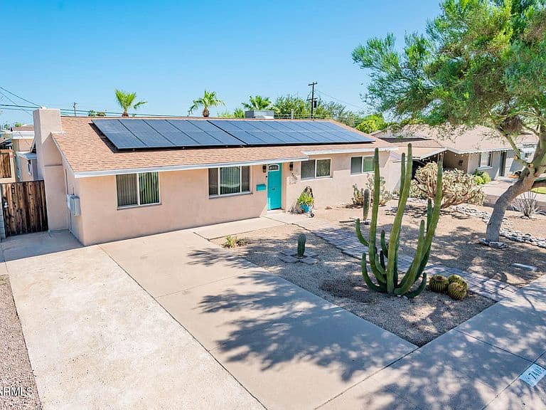 7408 E TAYLOR Street photo 3