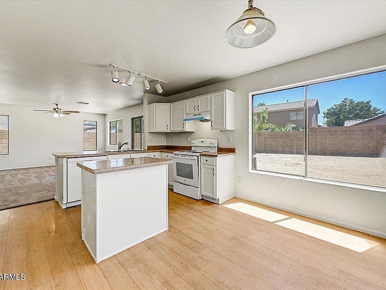 12529 W READE Avenue photo 4