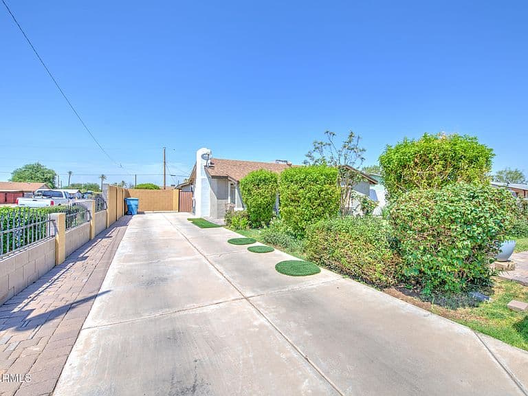 122 W GROVE Street photo 4