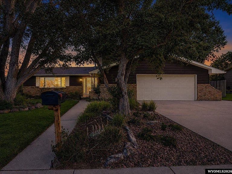 1541 Kingsbury Dr photo 2