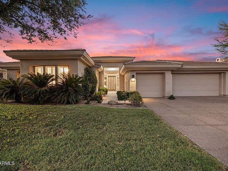 7436 E TUCKEY Lane photo 1