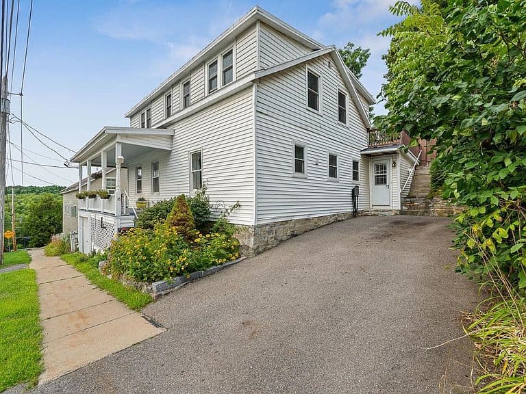 18 North Maple Street photo 3