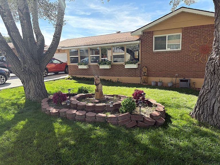 402 Sapphire St photo 2