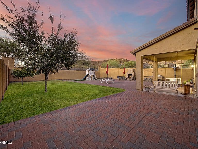 9102 W WHITE FEATHER Lane photo 3