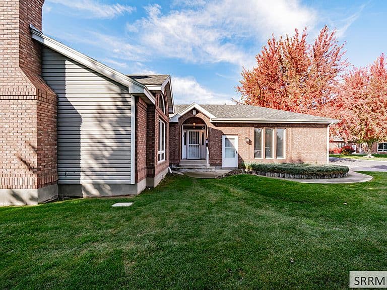 3553 Sun Cir photo 2