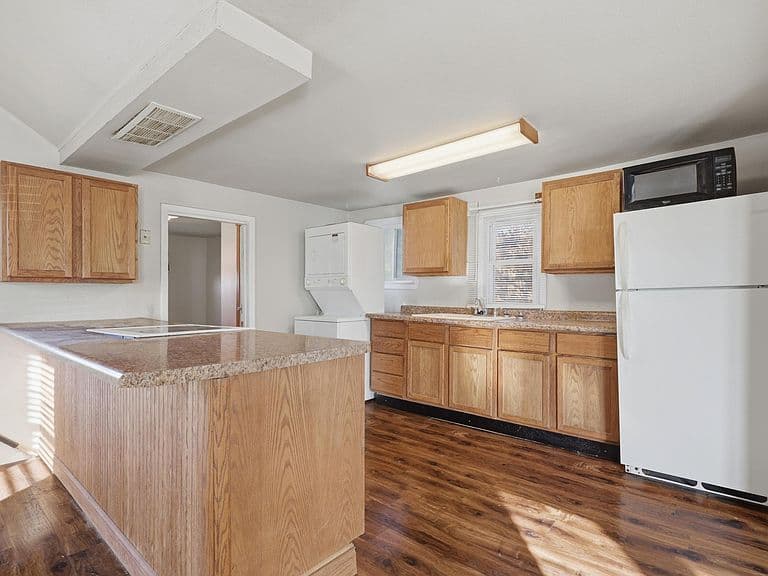 2730 W Omaha St photo 4