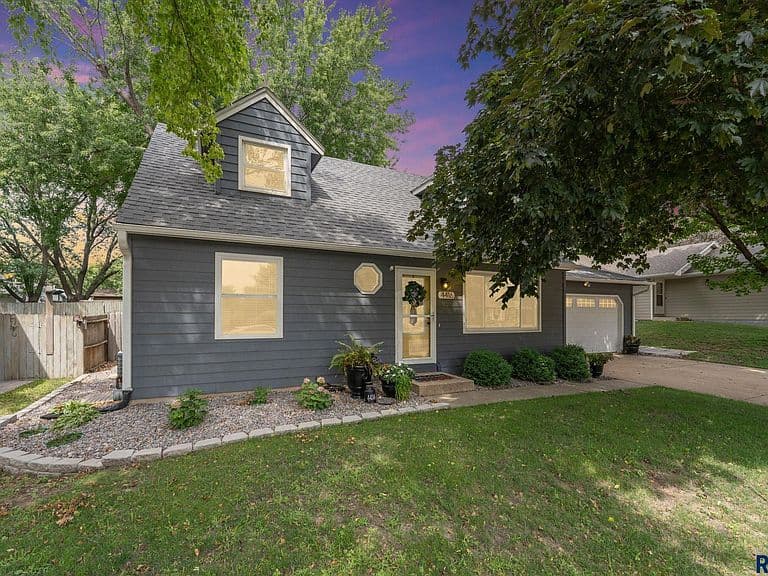 4416 E Oak St photo 3