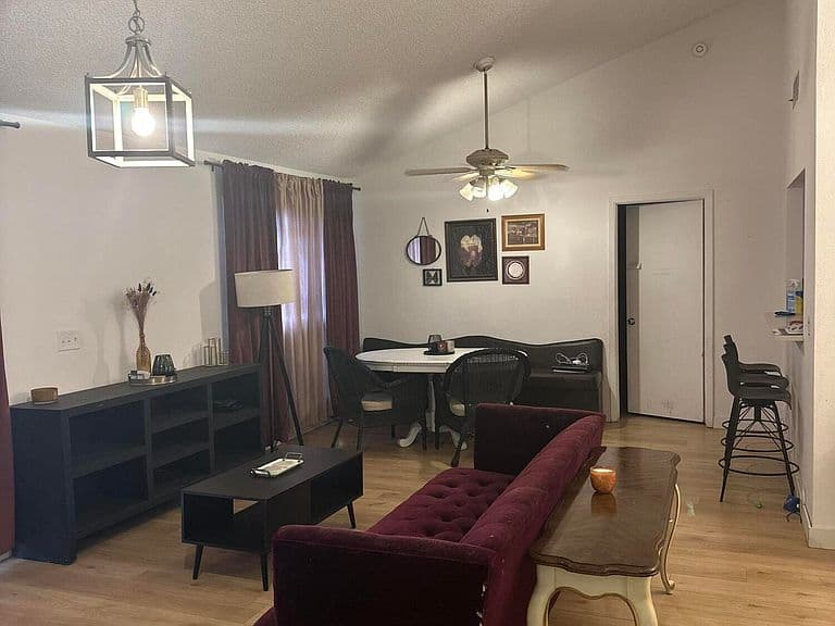 7110 W LAUREL Lane photo 2