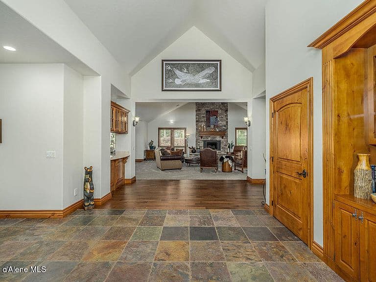 1560 E Bruin Loop photo 4