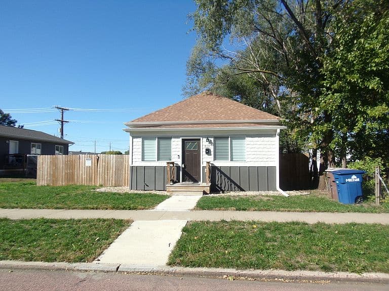915 N Lawler St photo 1