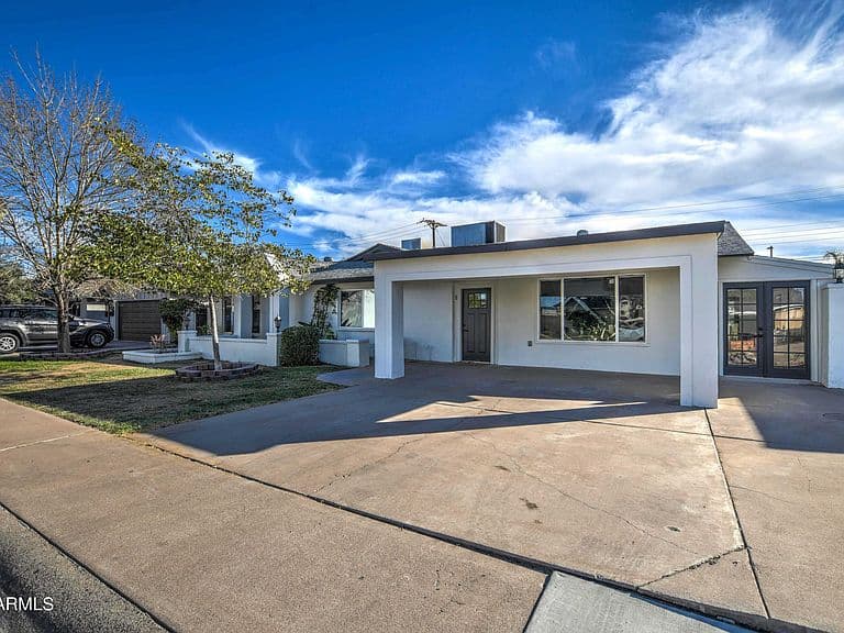 8349 E COLUMBUS Avenue photo 4