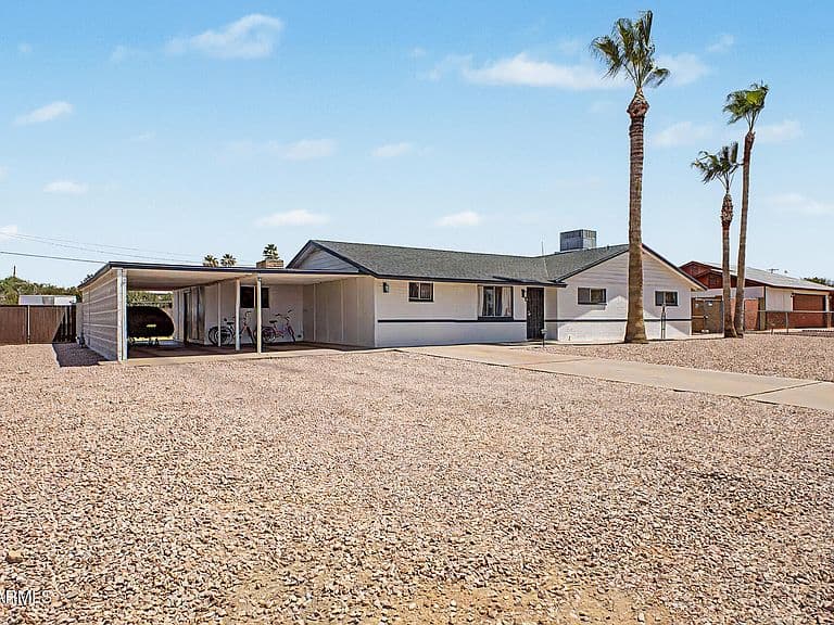 10202 E JONES Avenue photo 1