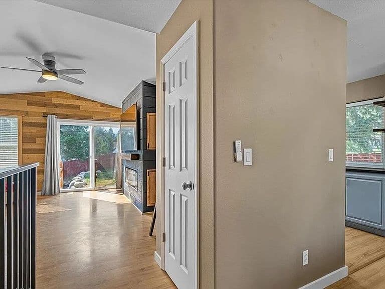 31725 N Middle Ave photo 3
