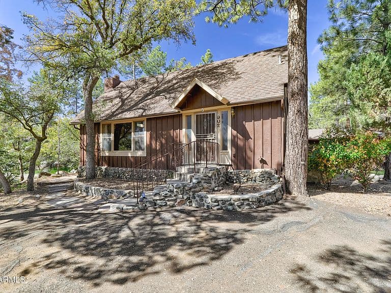 902 S HEMLOCK Avenue photo 2