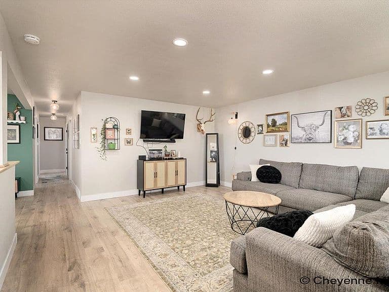 600 Harmony Ln photo 5