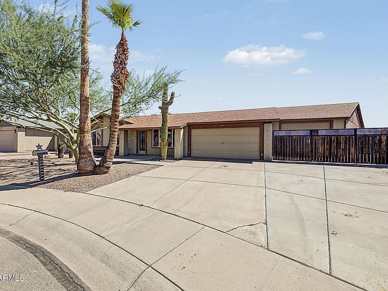 321 W MESQUITE Street photo 2