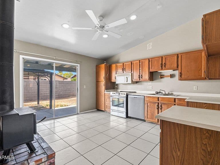 401 E ORAIBI Drive photo 4