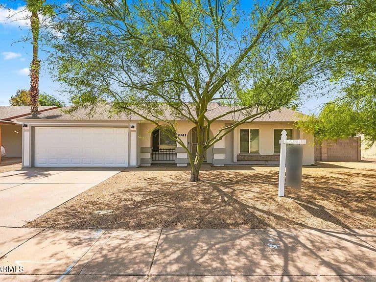 1041 W KILAREA Avenue photo 1