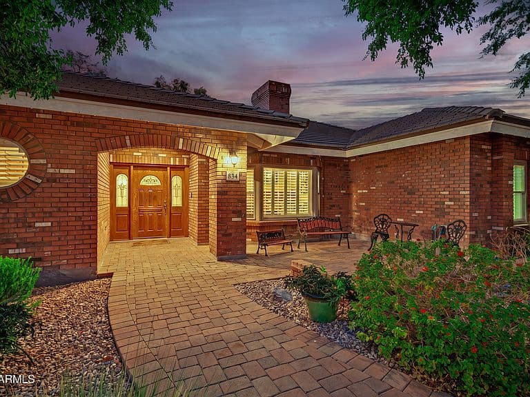 834 E SAN ANGELO Avenue photo 4