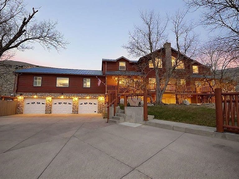 717 Scarlet Dr photo 1
