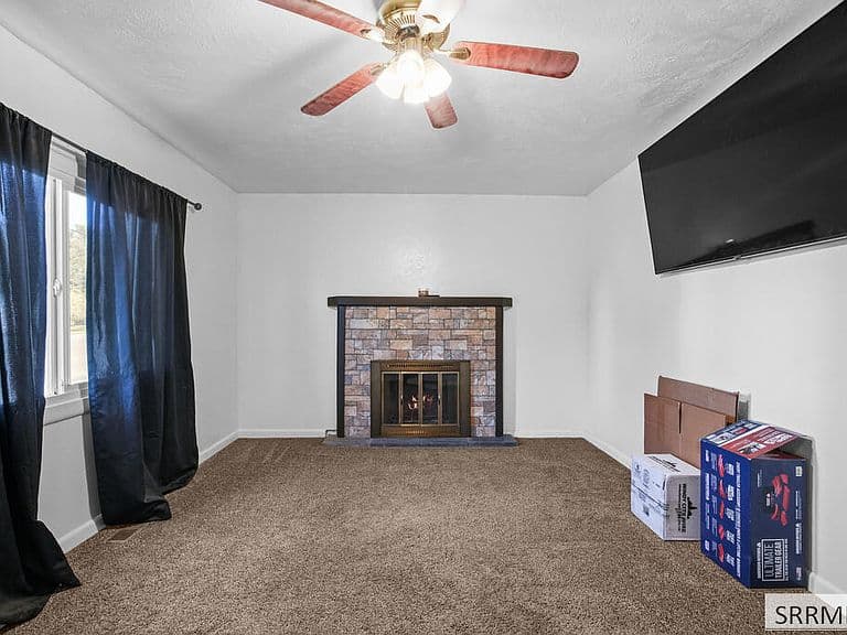 330 E Center St photo 3