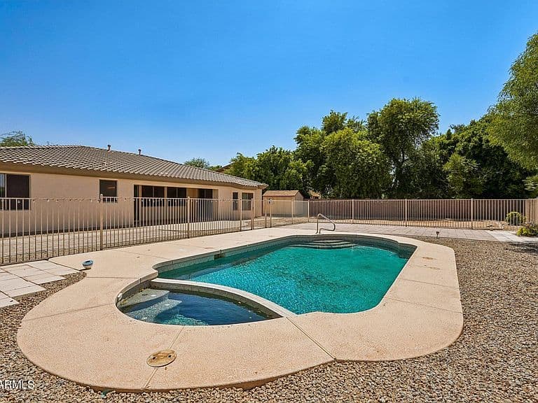 14450 W AVALON Drive photo 1