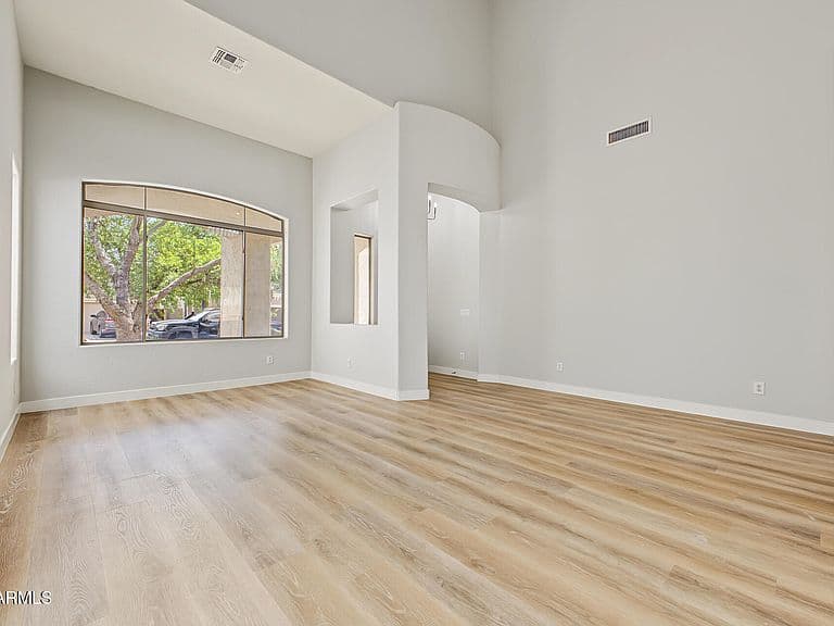 4244 E MARSHALL Avenue photo 3