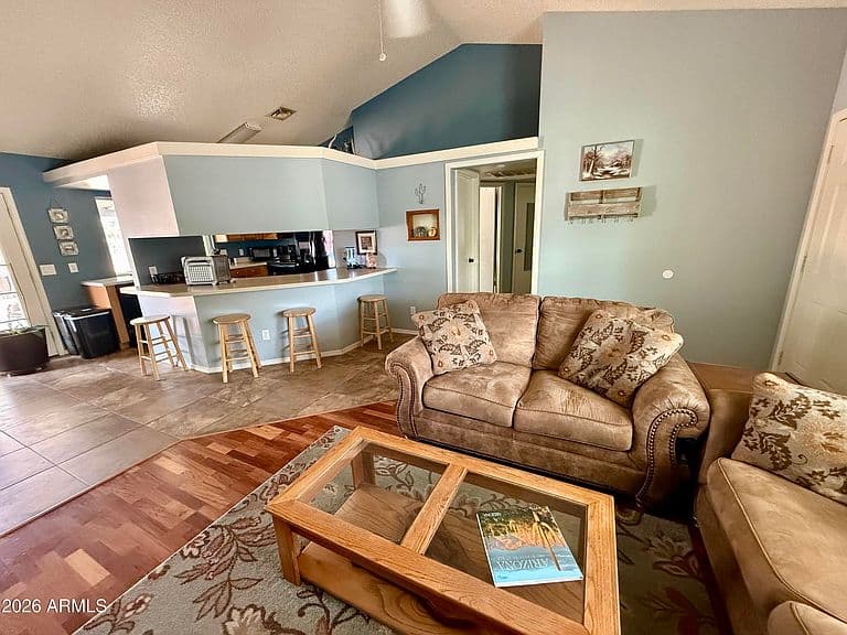 1158 E DEL RIO Street photo 4