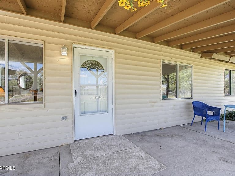 1095 E Quarterhorse Lane photo 4