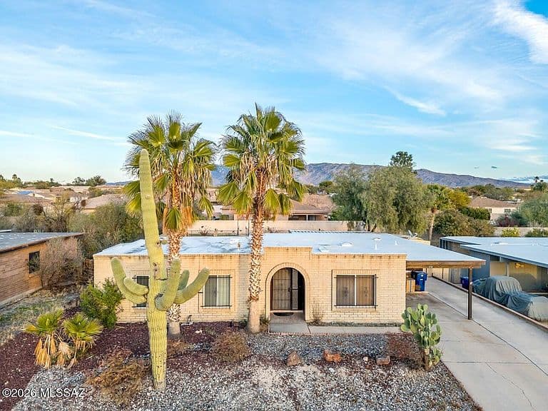2191 S Sunburst Dr photo 1